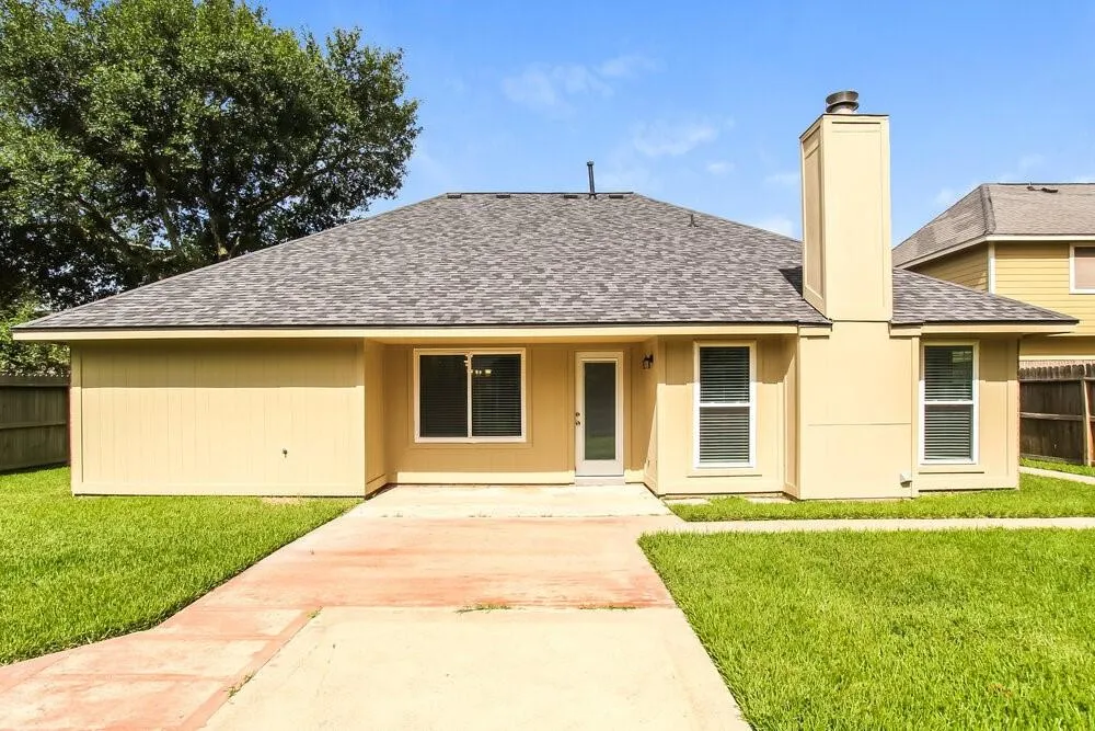 302 Dunford Court Highlands, TX 77562