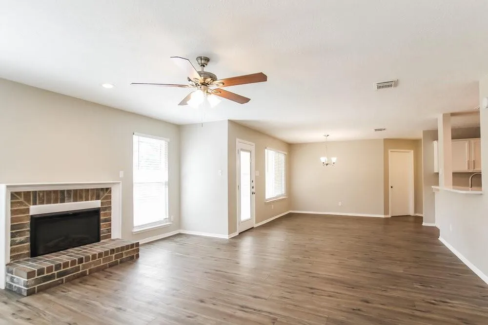 302 Dunford Court Highlands, TX 77562