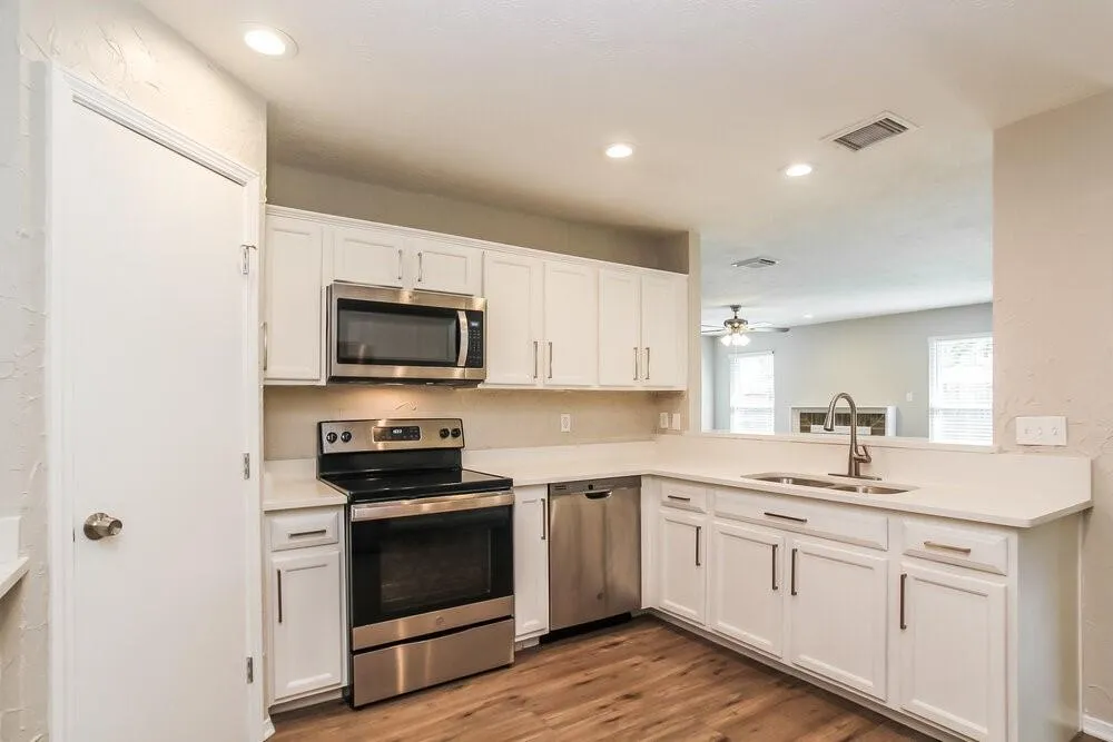 302 Dunford Court Highlands, TX 77562