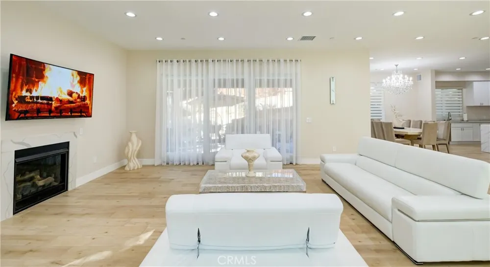 1849 Los Encinos Glendale, CA 91208