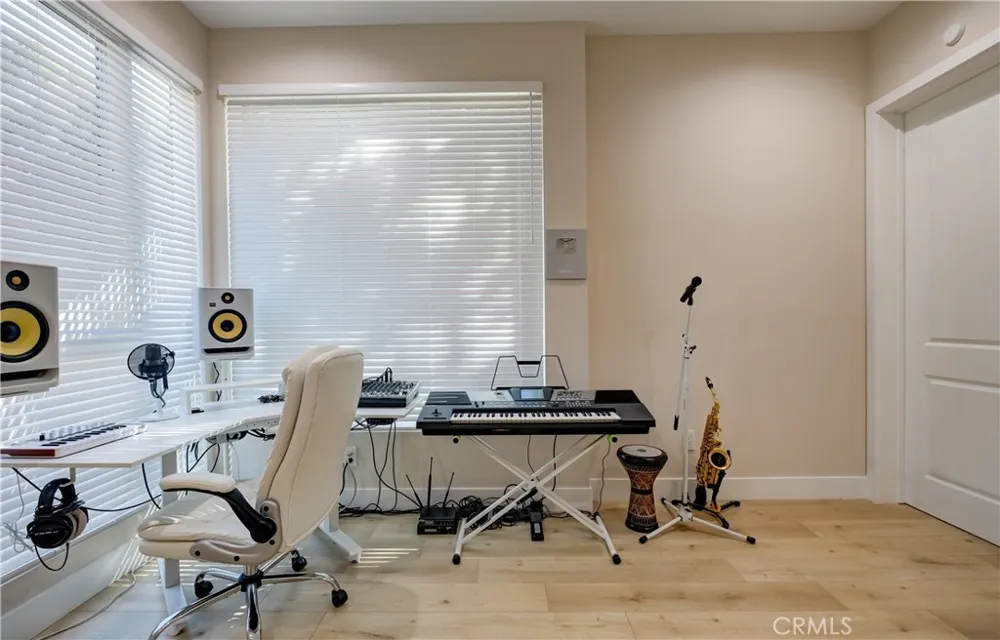 1849 Los Encinos Glendale, CA 91208