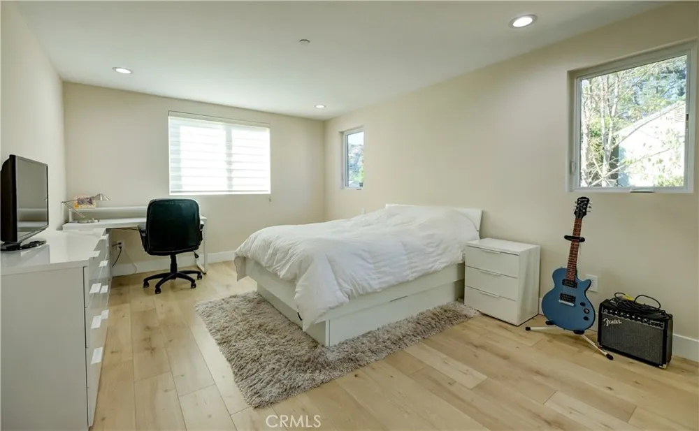 1849 Los Encinos Glendale, CA 91208