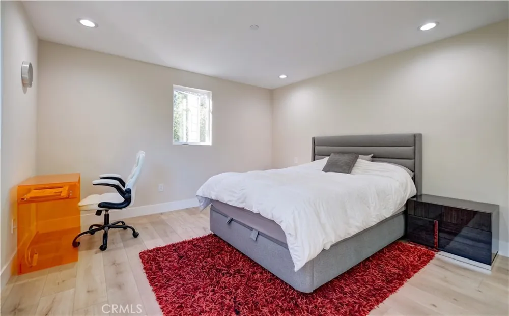 1849 Los Encinos Glendale, CA 91208
