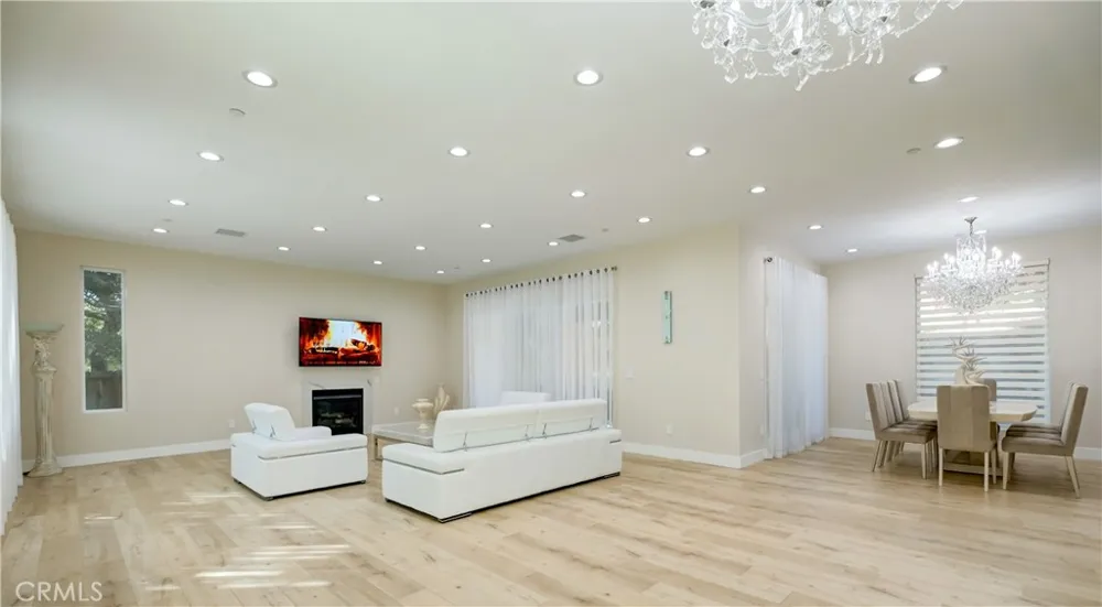 1849 Los Encinos Glendale, CA 91208