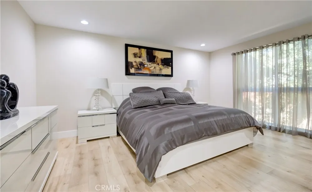 1849 Los Encinos Glendale, CA 91208