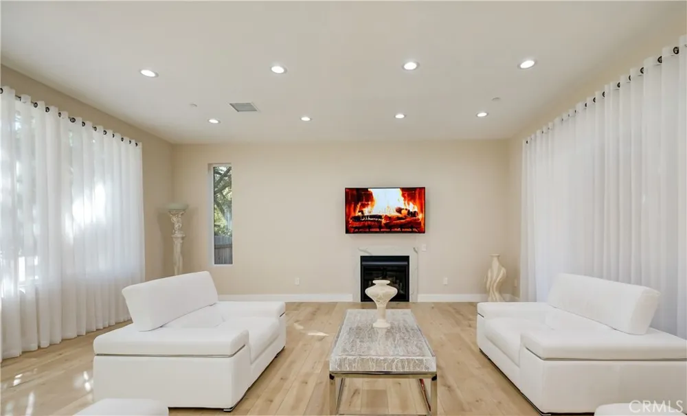 1849 Los Encinos Glendale, CA 91208
