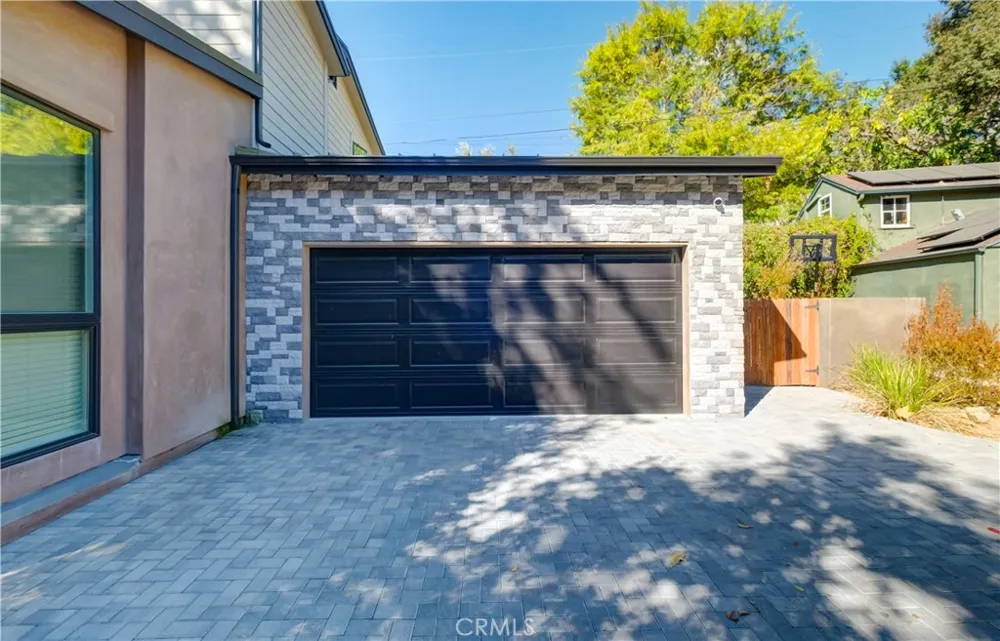1849 Los Encinos Glendale, CA 91208
