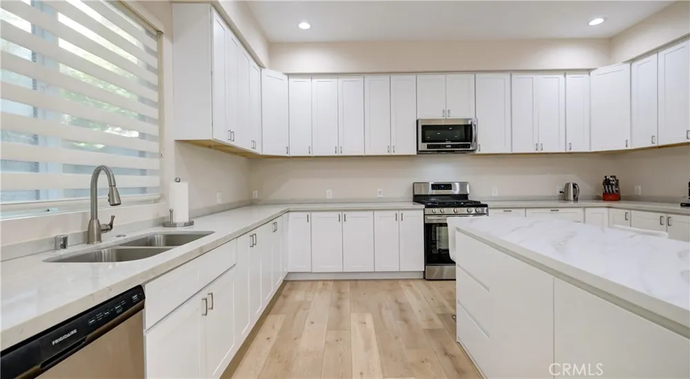1849 Los Encinos Glendale, CA 91208