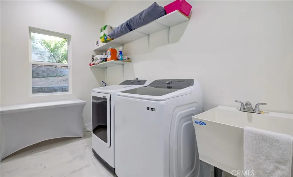 1849 Los Encinos Glendale, CA 91208