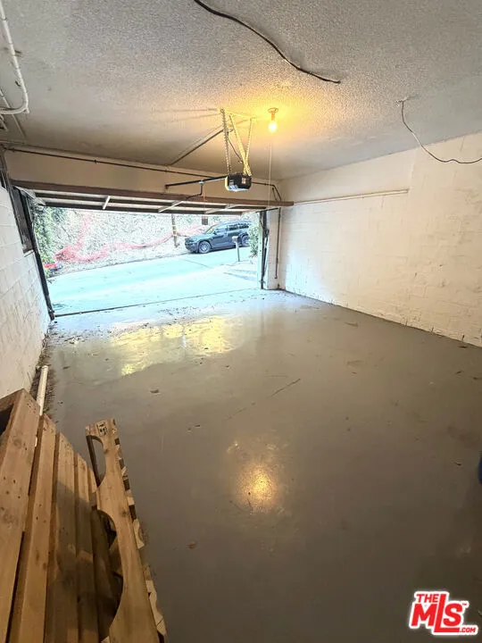 8535 Lookout Mountain Avenue Los Angeles, CA 90046