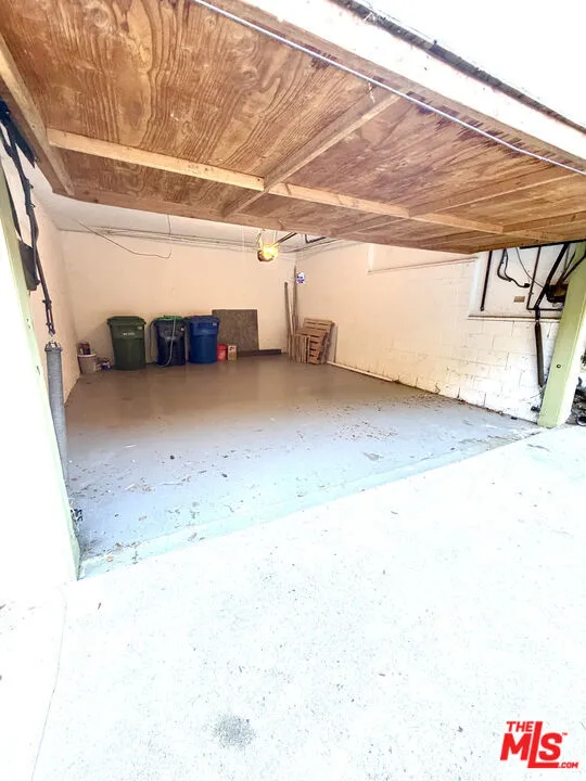 8535 Lookout Mountain Avenue Los Angeles, CA 90046