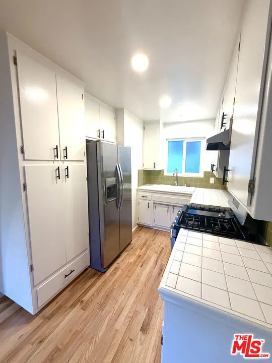 8535 Lookout Mountain Avenue Los Angeles, CA 90046