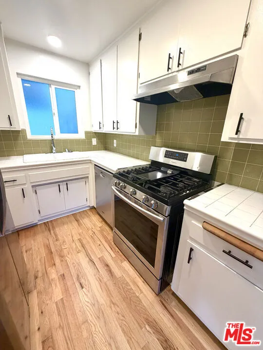 8535 Lookout Mountain Avenue Los Angeles, CA 90046