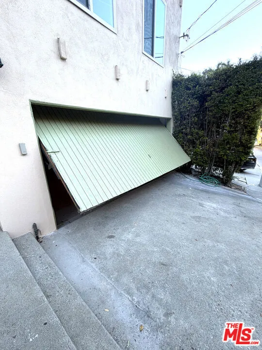 8535 Lookout Mountain Avenue Los Angeles, CA 90046