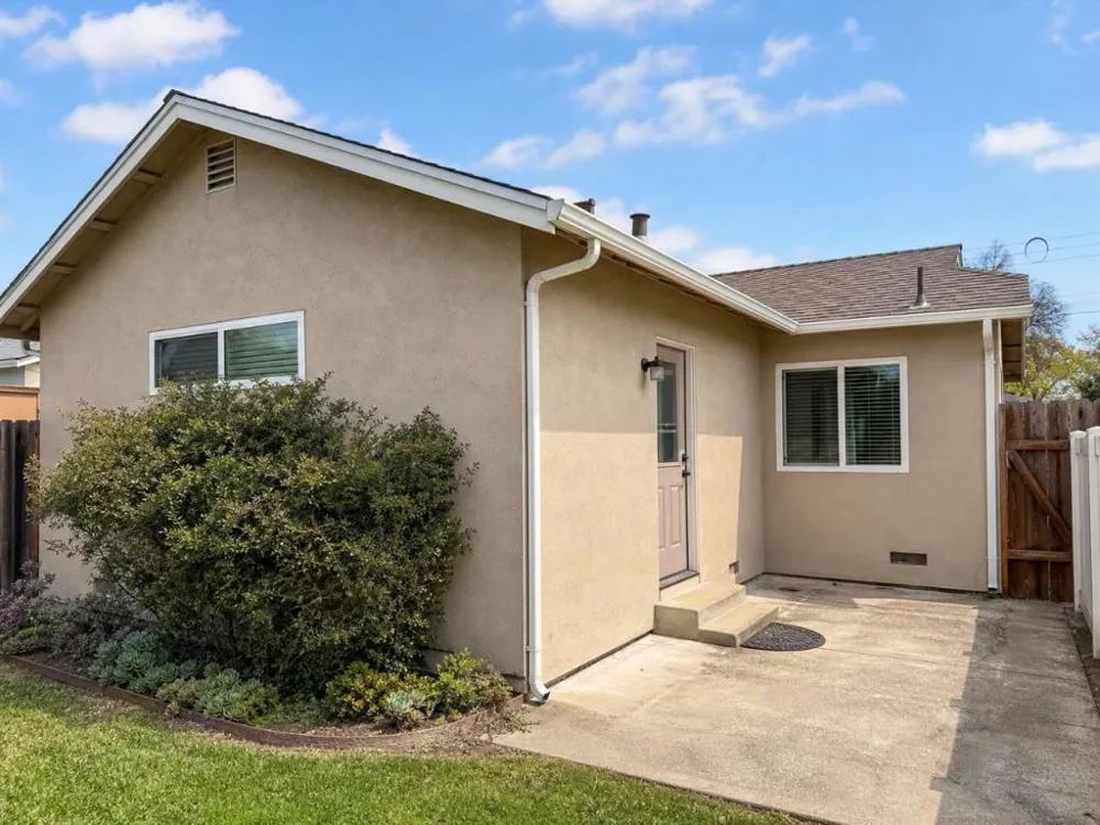 10 Chalon Circle Salinas, CA 93901
