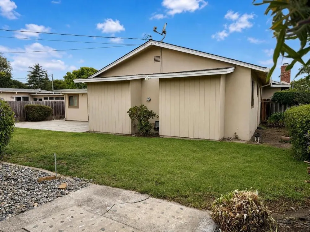10 Chalon Circle Salinas, CA 93901