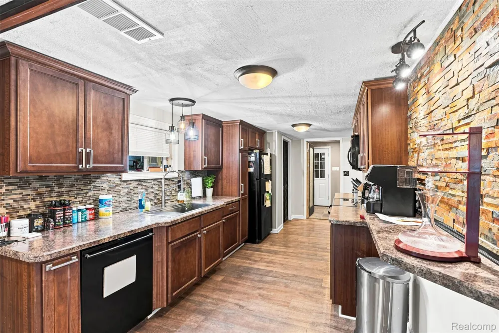 3198 E Grand Blanc Road Grand Blanc Charter Township, MI 48439
