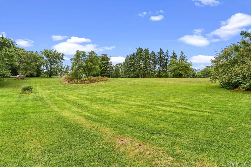 3198 E Grand Blanc Road Grand Blanc Charter Township, MI 48439