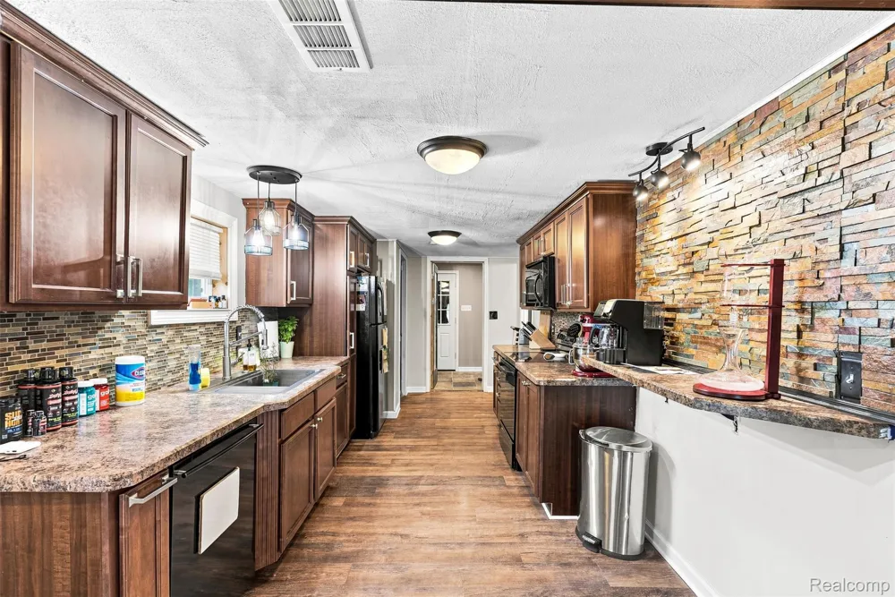 3198 E Grand Blanc Road Grand Blanc Charter Township, MI 48439
