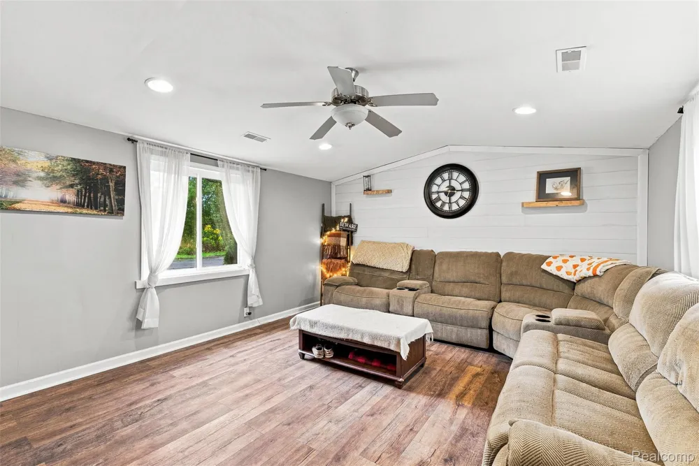 3198 E Grand Blanc Road Grand Blanc Charter Township, MI 48439