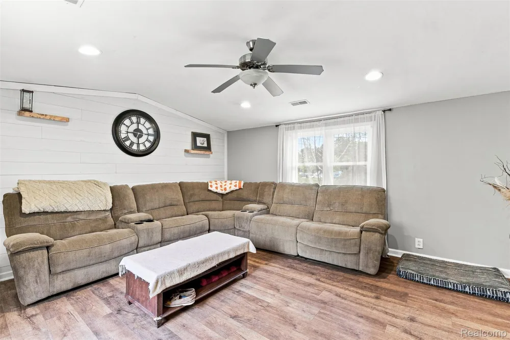 3198 E Grand Blanc Road Grand Blanc Charter Township, MI 48439
