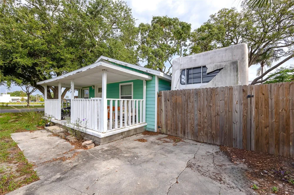 1250 LAKEVIEW ROAD Clearwater, FL 33756