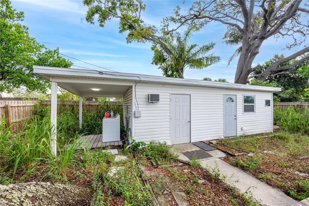 1250 LAKEVIEW ROAD Clearwater, FL 33756