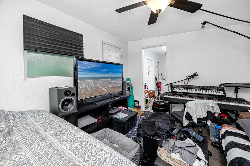 1250 LAKEVIEW ROAD Clearwater, FL 33756