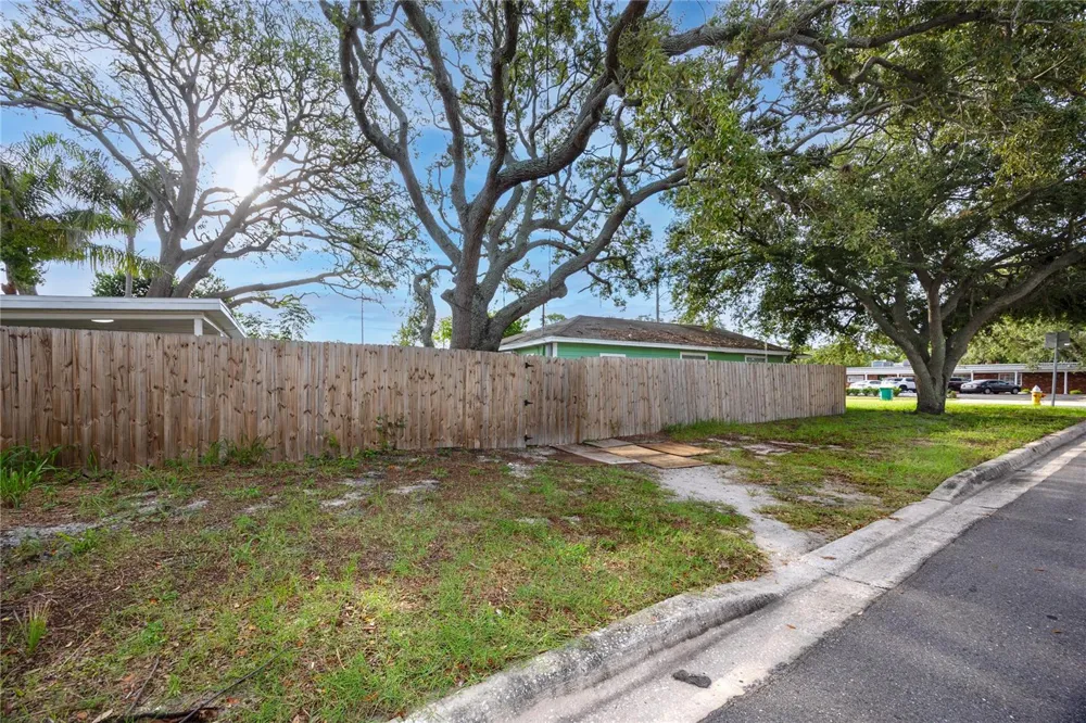 1250 LAKEVIEW ROAD Clearwater, FL 33756