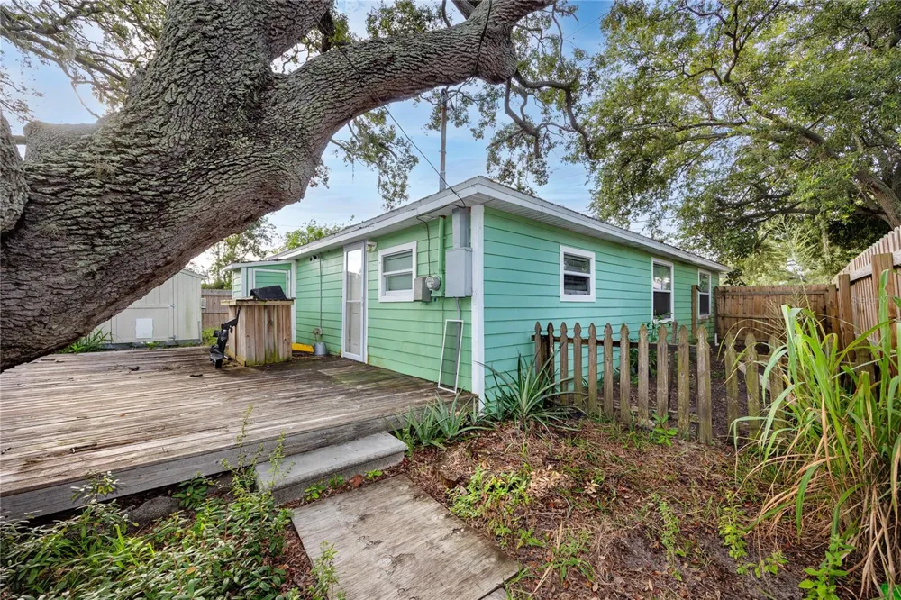 1250 LAKEVIEW ROAD Clearwater, FL 33756