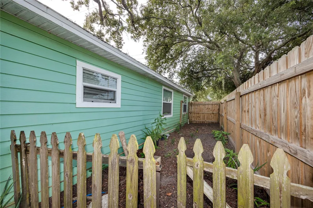 1250 LAKEVIEW ROAD Clearwater, FL 33756
