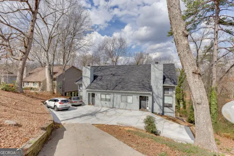 3932 Darryl LN