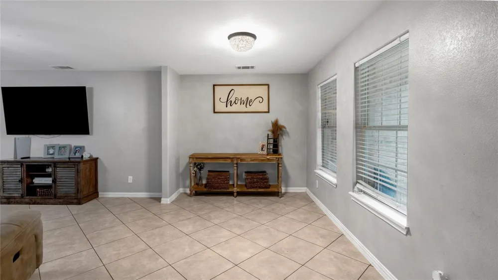 813 Beacon Hill Drive Irving, TX 75061