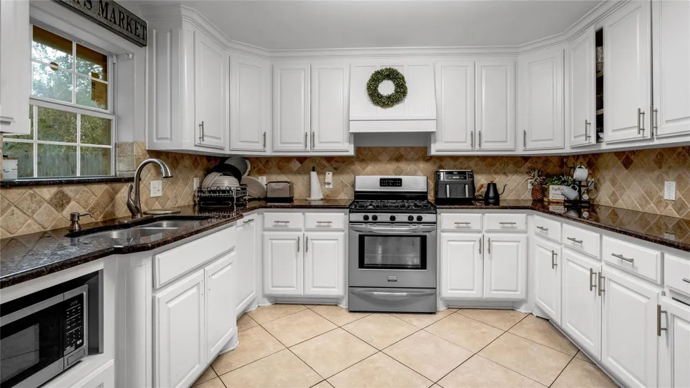 813 Beacon Hill Drive Irving, TX 75061