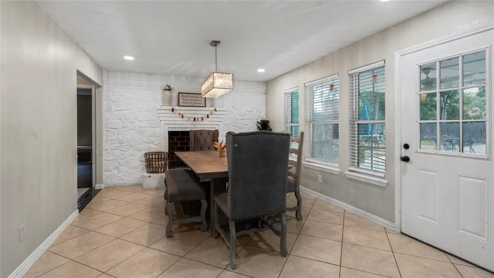813 Beacon Hill Drive Irving, TX 75061