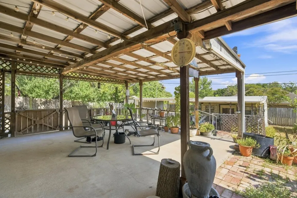 105 Virginia Hewitt, TX 76643