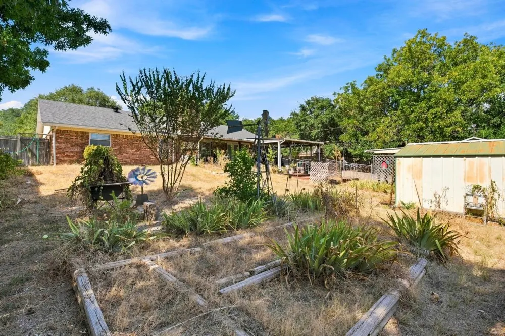 105 Virginia Hewitt, TX 76643