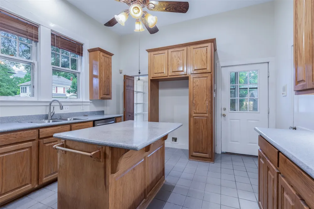 721 W Washington Street Sherman, TX 75092
