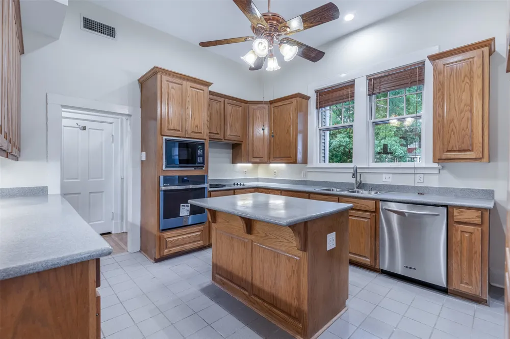 721 W Washington Street Sherman, TX 75092