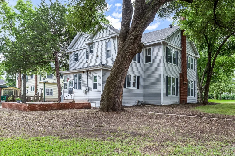 721 W Washington Street Sherman, TX 75092