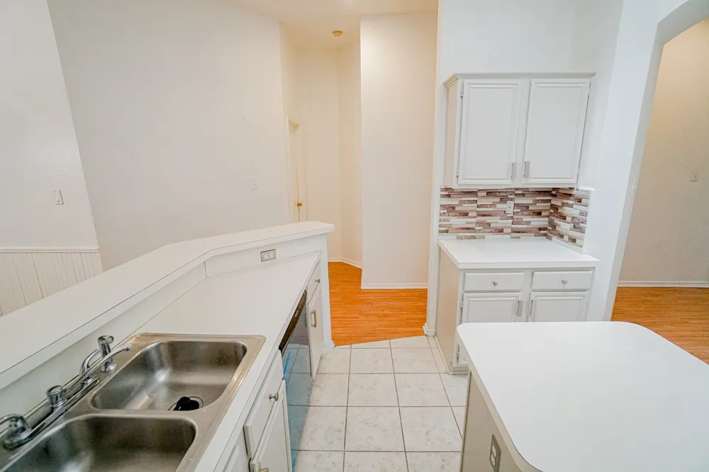 933 Blossomwood Court Arlington, TX 76017
