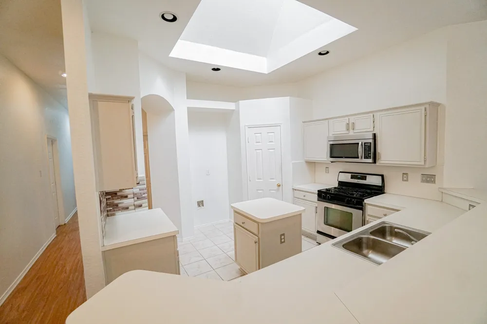 933 Blossomwood Court Arlington, TX 76017