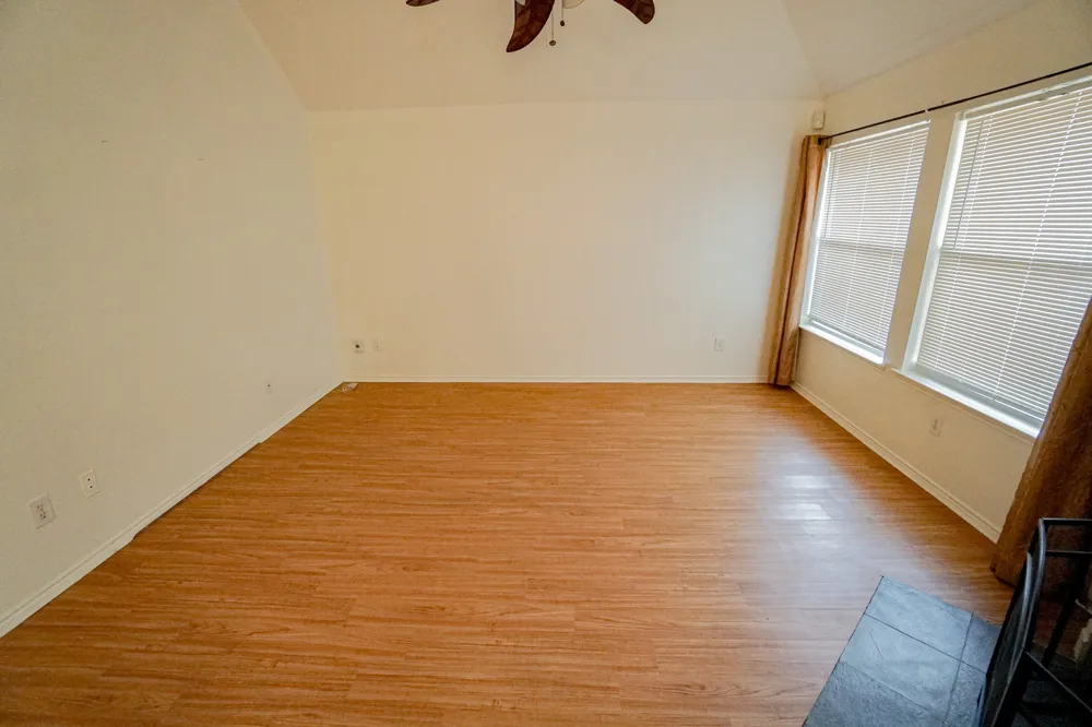 933 Blossomwood Court Arlington, TX 76017