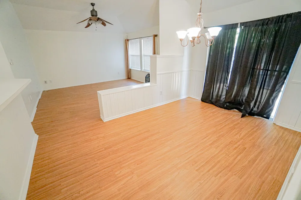 933 Blossomwood Court Arlington, TX 76017