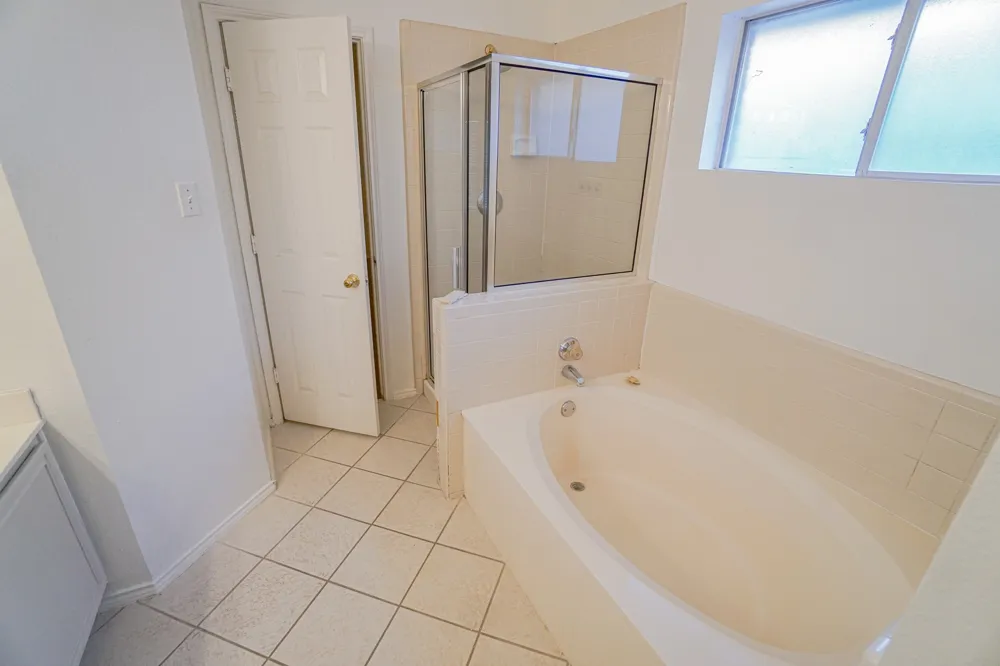 933 Blossomwood Court Arlington, TX 76017