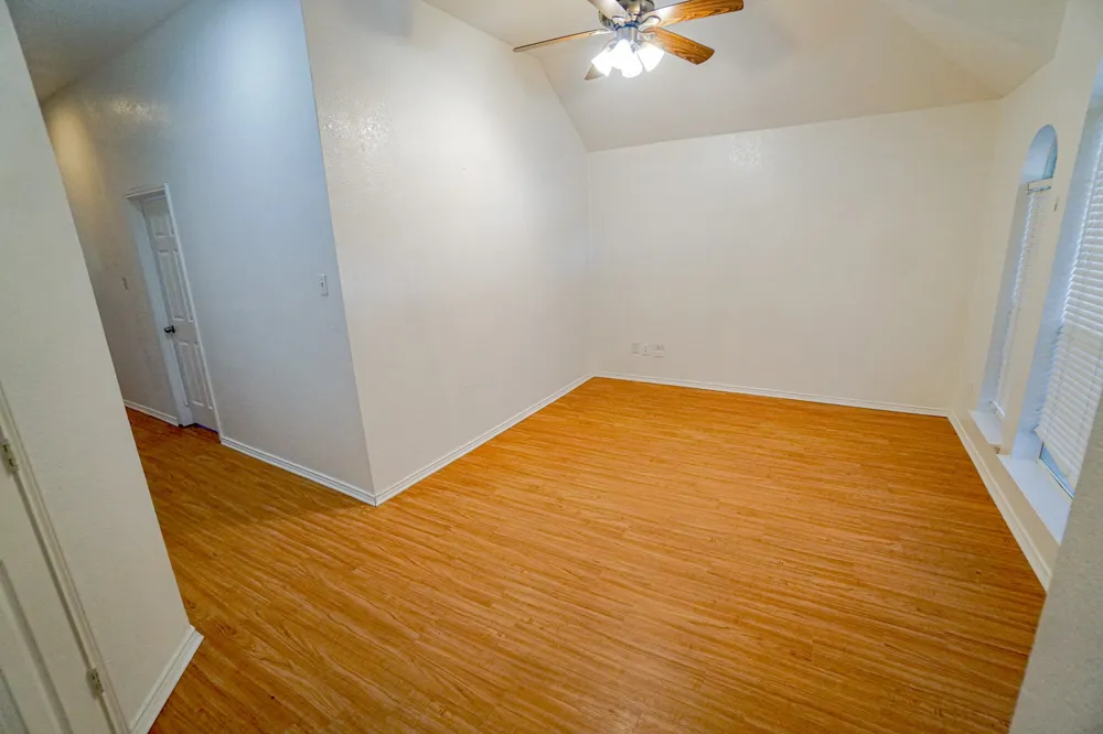 933 Blossomwood Court Arlington, TX 76017