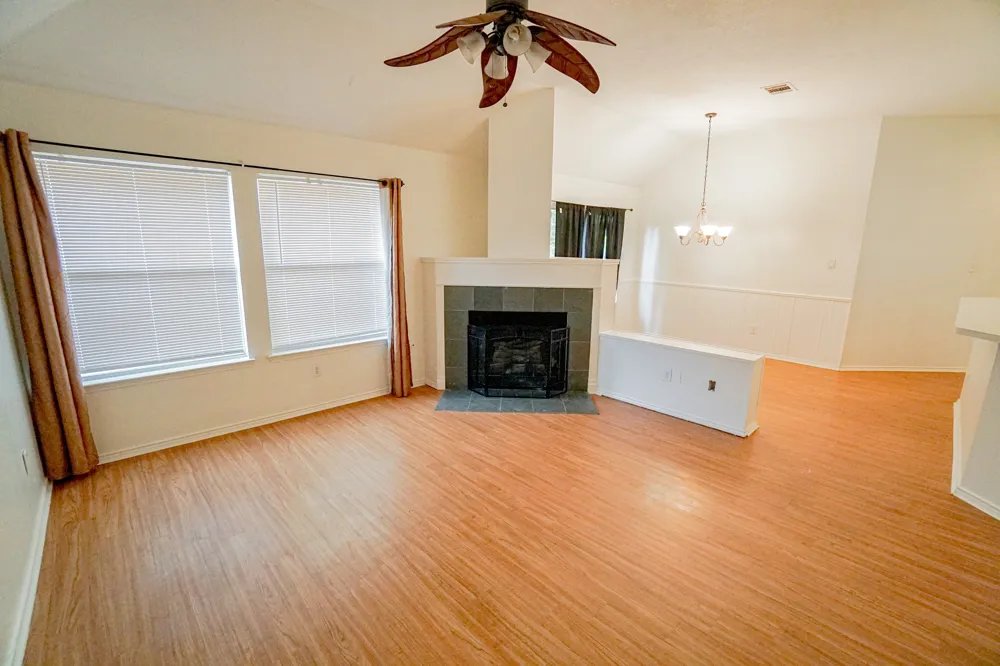933 Blossomwood Court Arlington, TX 76017
