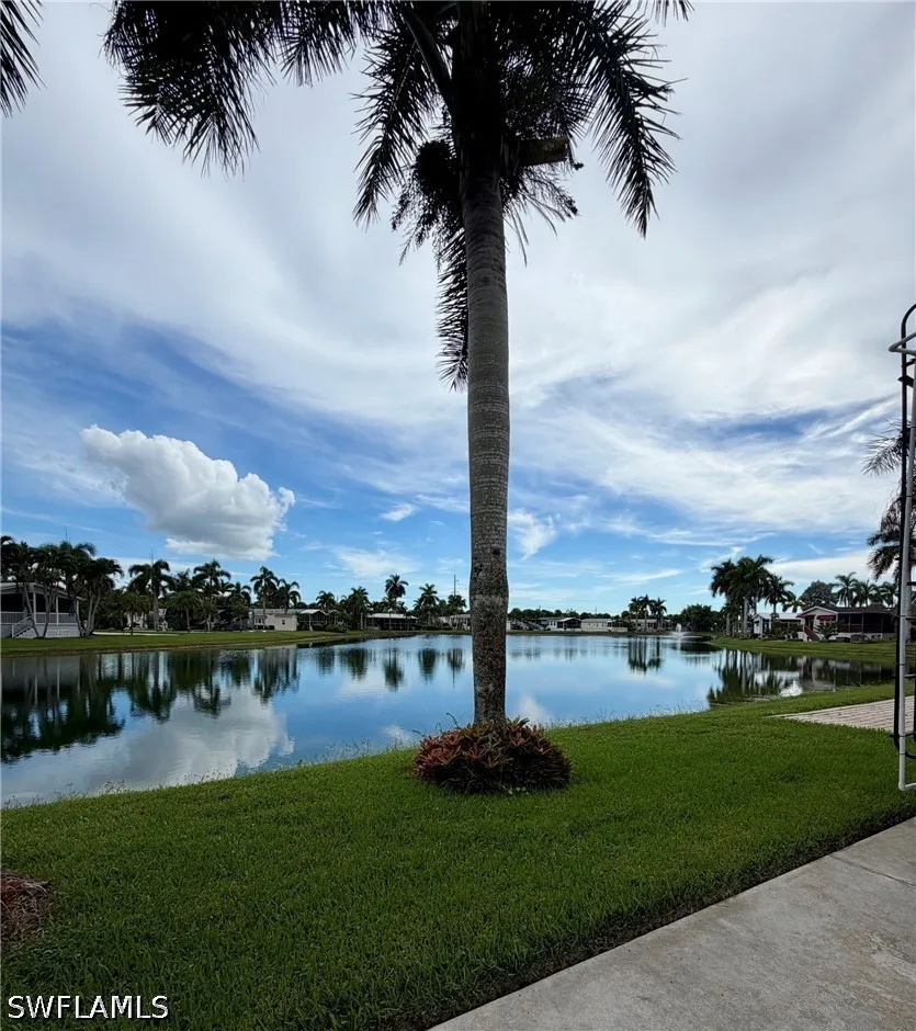 Diamond Lake Circle Naples, FL 34114