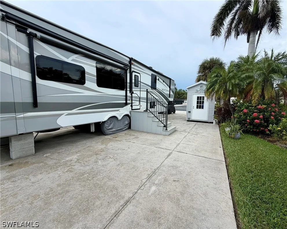 Diamond Lake Circle Naples, FL 34114