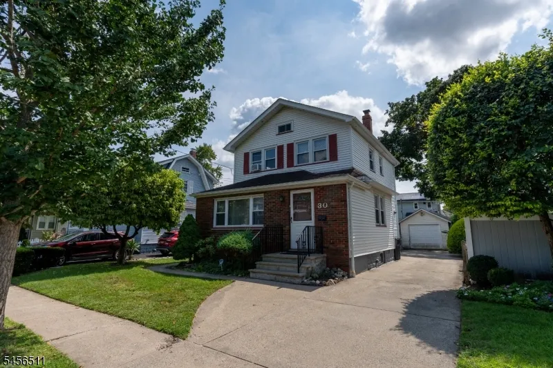 30 Carnation St Bergenfield, NJ 07621